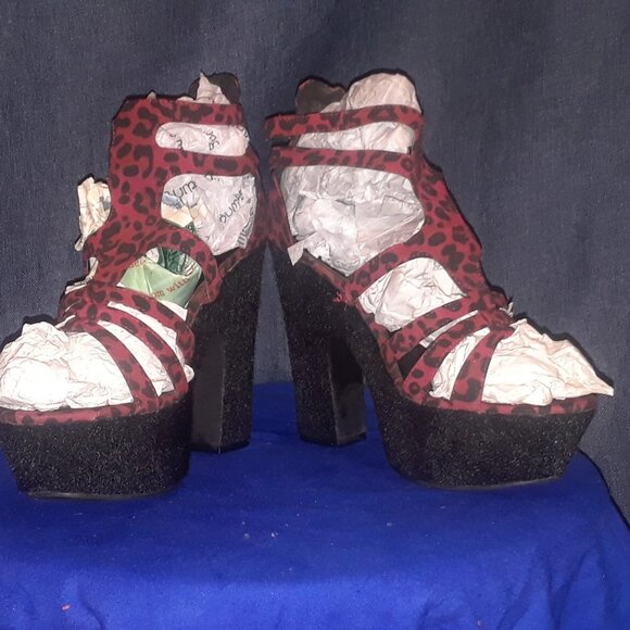 PLATFORM - Picture 1 of 5